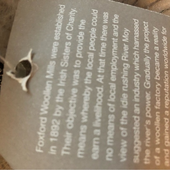 NWT Foxford Plaid Wool Scarf - Made in Ireland (75% Mohair, 20% Wool, 5% Nylon) - Picture 11 of 11